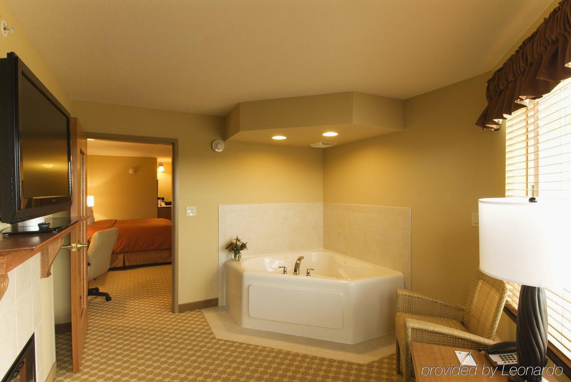 Holiday Inn Express Hotel & Suites Chicago West Roselle By Ihg Buitenkant foto