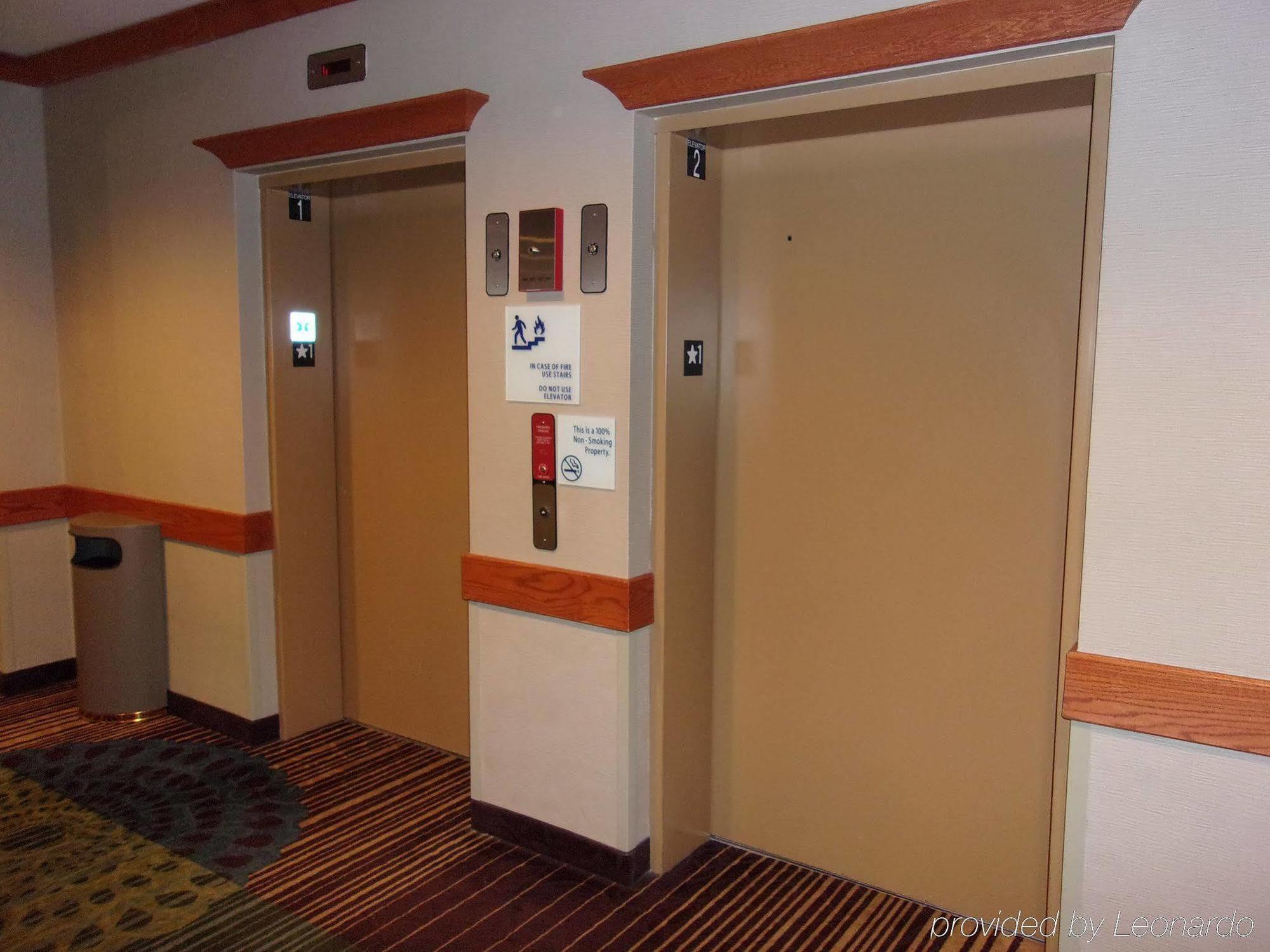 Holiday Inn Express Hotel & Suites Chicago West Roselle By Ihg Buitenkant foto