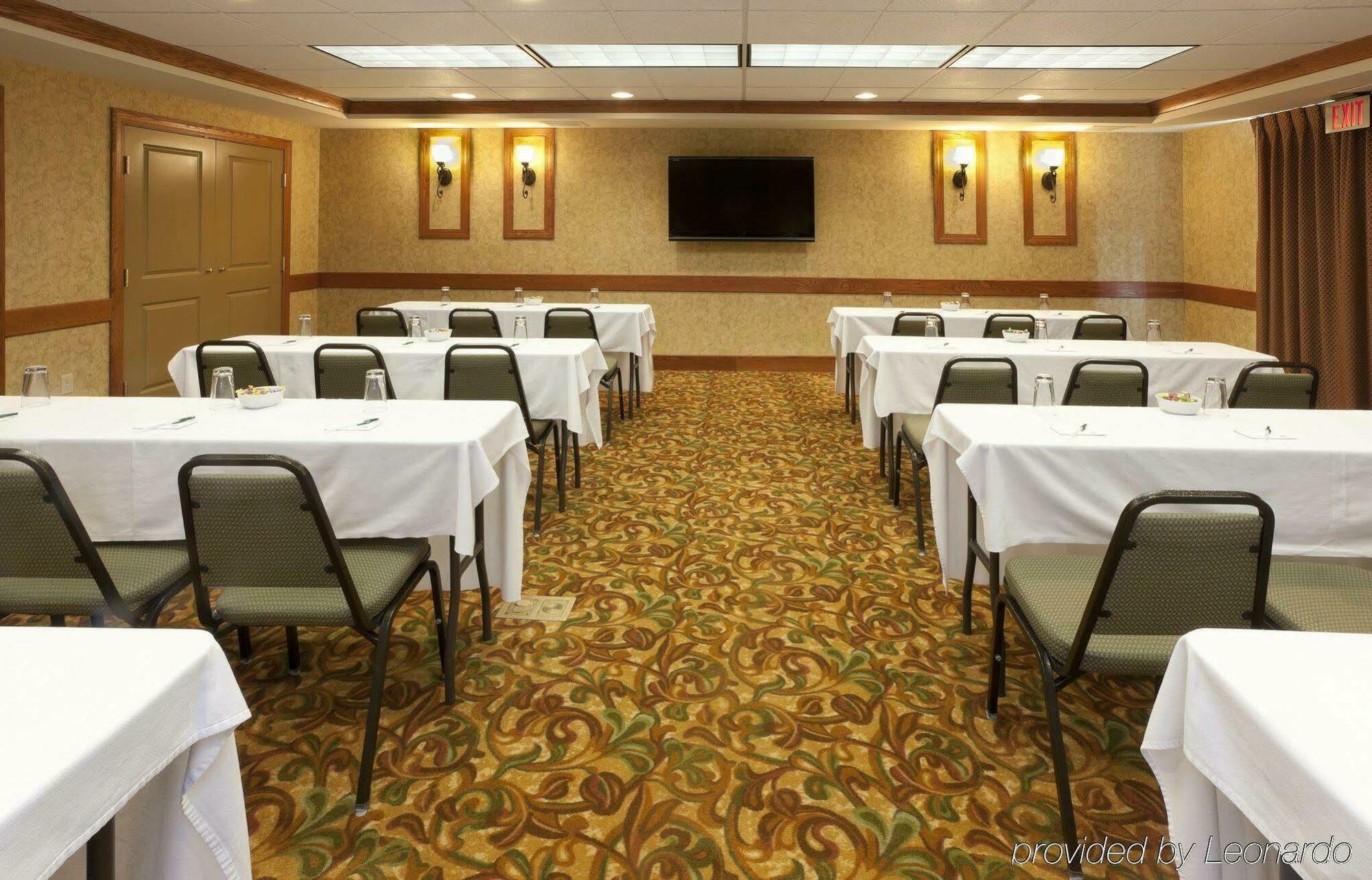 Holiday Inn Express Hotel & Suites Chicago West Roselle By Ihg Buitenkant foto
